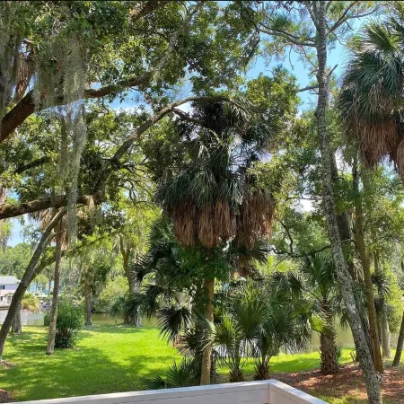 Family-Friendly Townhome with Resort Amenities Included - 1/2 Mile to Beach