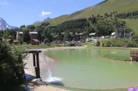 THE CRYSTAL CHALET Apartment standing with balcony view impregnable ski-in ski-out