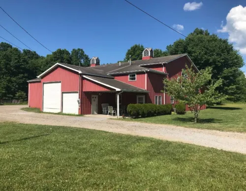 Ledgestone Farms-Cozy Farm Apartment
