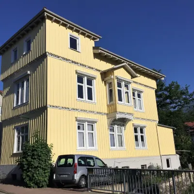 The city apartment with a feel-good character. Close to the center and yet in the countryside. 鄰近巴德哈爾茨堡火車站的酒店