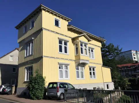 The city apartment with a feel-good character. Close to the center and yet in the countryside.