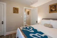 3 BLK walk to funky DT Ferndale • 20 min drive to DT Detroit • Hip Historic Home