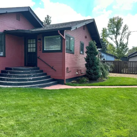Cozy apartment in wonderful Bend with WiFi, AC