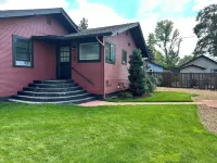 Cozy apartment in wonderful Bend with WiFi, AC