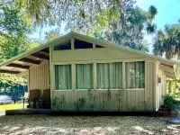 St. Johns River Cabin (Pet Friendly) Hotels in Putnam County