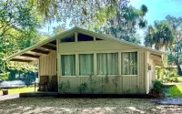 St. Johns River Cabin (Pet Friendly)