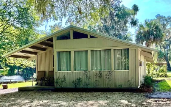 St. Johns River Cabin (Pet Friendly)
