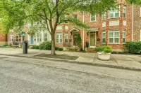 Luxury 4 Beds/3.5bath house with pool table Отели рядом с достопримечательностью «Volunteers of America»
