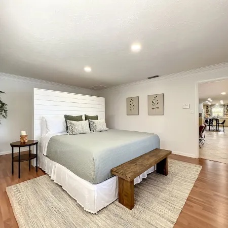 Waterfront Oasis - King Beds • 10min Walk to Beach