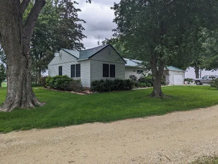 Spacious country home in a peaceful setting. New listing with frequent updates! Отели в г. Фетерстон