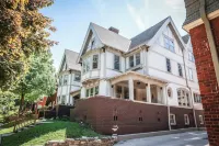 Lake Drive Mansion ~ Downtown ~ Art Museum ~ Lakefront - Boutique