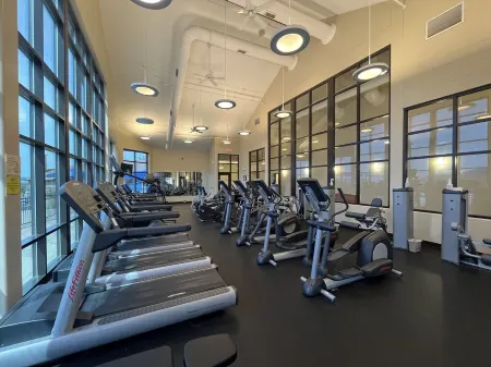 Sweet Retreat -Hot Tub,Fire Pit,Pet Friendly,Access to Pools ,Outdoor Games