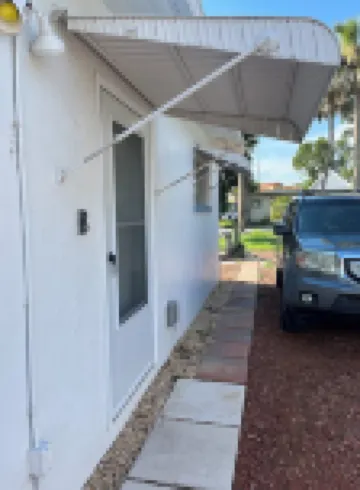 Quiet Studio in New Port Richey Downtown. Apartment B