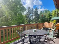 Wind Song: Charming Log Cabin In a Private Neighborhood. 10 Min From Downtown BR