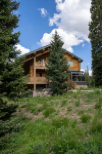 Secluded big cabin within a mile of the resorts. looking for 30d+ rentals