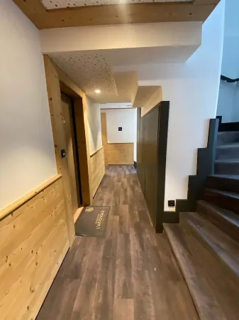 Fabulous 2 Bedroom Ski In / Out Apartment with West facing balcony Отели рядом с достопримечательностью «Moncler»