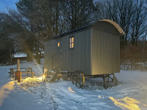 Shepherds Hut with stunning views located on the edge of the peak district