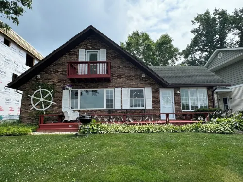 Charming 4-Bedroom Cottage on Fabulous Diamond Lake! Just Remodeled! WiFi & AC