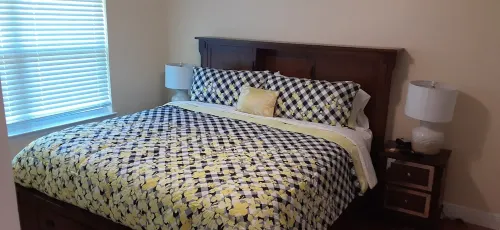 Family-sized Apartment, ten minutes to Navarre Beach.