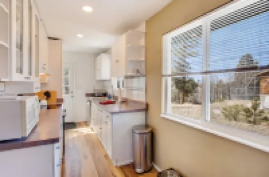 Modern mountain retreat! - Pet friendly - wi-fi