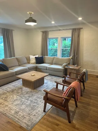 Spacious home in Red Bank; great for groups. 15 mins to Sandy Hook or Sea Bright