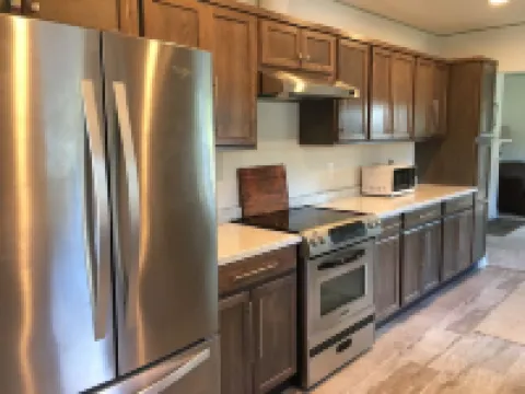 Newly remodeled 3 bdrm, walk to park, restaurants