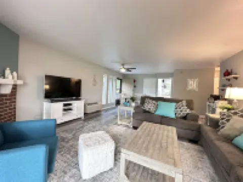 Relaxing Getaway/StepsToLake/Pool/Tennis near DT Lake Geneva