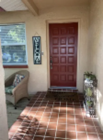 Home away from Home! Close to Beaches and Shops.