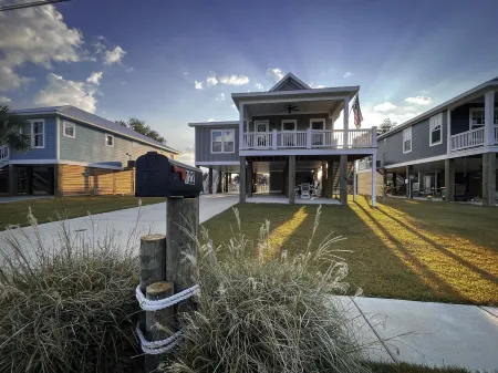 Beautiful Gulf Coast Home with Pool Отели рядом с достопримечательностью «W J Quarles Elementary School»