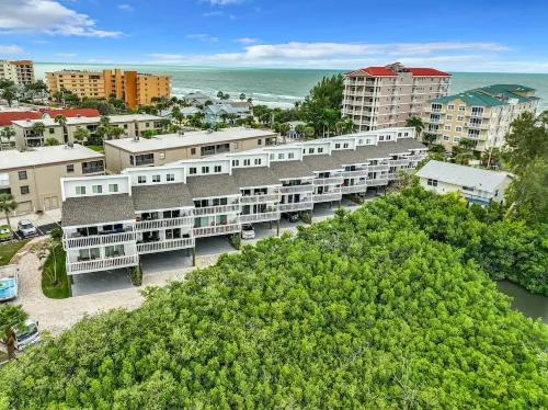 ★Gulf Coast 107★ 10/10! Clean Beach Condo with Pool, Beach Gear & Spacious Patio