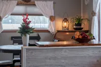 The Bigfork Riverside Retreat - No Cleaning Fee!