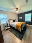 Cheerful 3 Bedroom Old Town Keller Home Hotels in Keller
