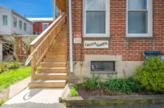 Lincoln Quarters, 2nd floor,  Only 2 blocks to the center of town.
