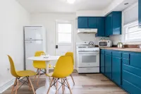 Retro Retreat: 1br home w/ WFH desk, livingroom, fire pit and no chores!