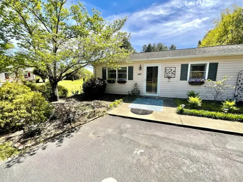 Parkers Flat 147, Comfy and Cozy.  Fully Furnished , Sparkling Clean .