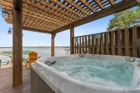 Lakefront retreat, hot tub, firepit, pets