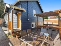 Walk to Wineries & Restaurant’s! Hotels in Woodinville