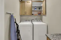 King Bed ★ Work Remote ★BYU ★ W/D ★ Desk Hotels near Lulu's Crafty Corner