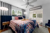 Romantic Getaway: Private Hot Tub & Honeymoon Suite Steps from the Beach