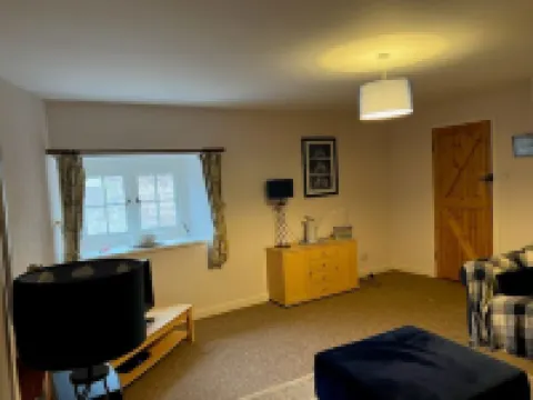 Stable Cottage -  spacious one level cottage with private courtyard.