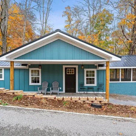 Beautiful cabin just seconds from Dale Hollow Lake!