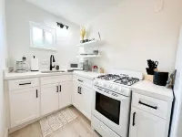 Updated 2-bedroom apartment near Kaiser & 1 mile from HWY 99