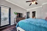 Beautiful accommodations in a terrific location with Christmas decor Nov-Jan.