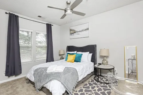 Sophisticated Comfort/ Hotel Inspired 2Bd 1ba