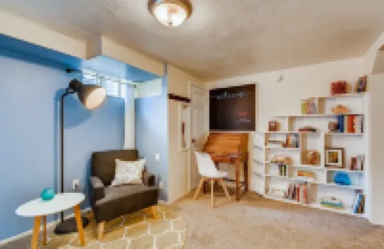 5 Bedroom House with Crib - Walk to Downtown Littleton!