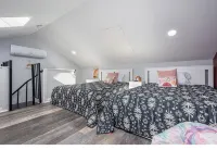 4 Seasons Wisp - Ski In/Ski Out Townhome with Lake Access, Hot Tub