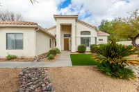 Edgemont Escape-  3 King Beds, Heated Pool*, Close to Spring Training,