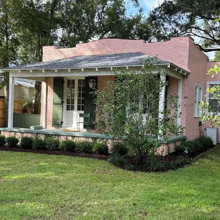 Charming Coastal Cottage in Fairhope, steps away from Mobile Bay