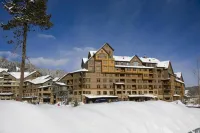 Zephyr Mountain Lodge Hotels in Fraser