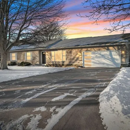 The Ultimate Playhouse: Heated Pool-Fireplace-Game Room-TheaterLounger-2Dogs OK